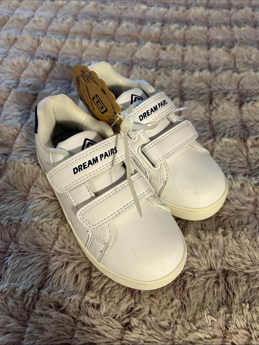 Dream Pairs White Kids  Sneakers size 9. New